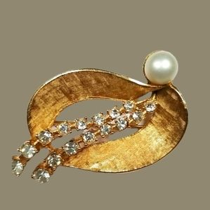 Vintage Mid Century Rhinestone Faux Pearl Goldtone Brooch